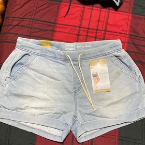 Levi pull on shorts